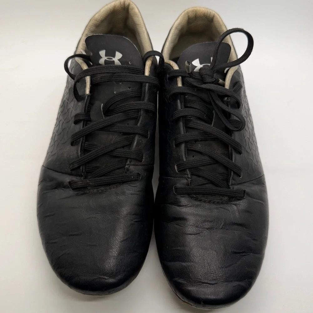 Under Armour Magnetic Black and Silver Soccer Cleats‎ Youth Size 5Y MAGNETICO